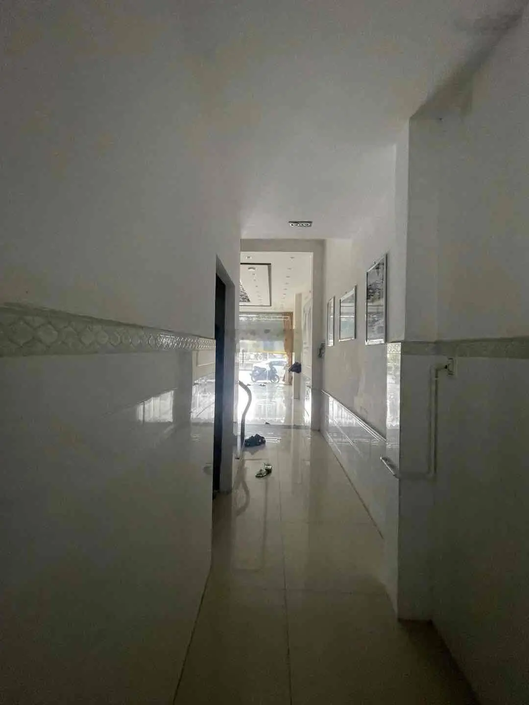 Bán nhà 3 tầng đường Ngô Quyền, Diện tích 121m2 ngang 5m, Gần Cầu Sông Hàn, hướng Đông, giá 10tyx