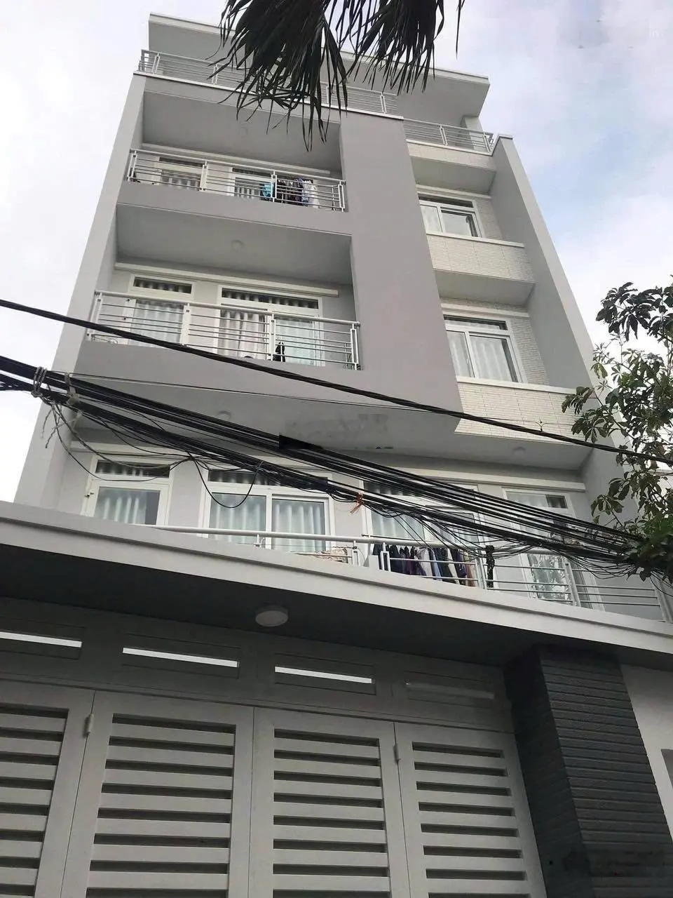 CHDV có 27phòng thu nhập 80tr/th, gồm 5 tầng có sân thượng DT 260m2 ngang 8.9m ngay CĐ Công Thương