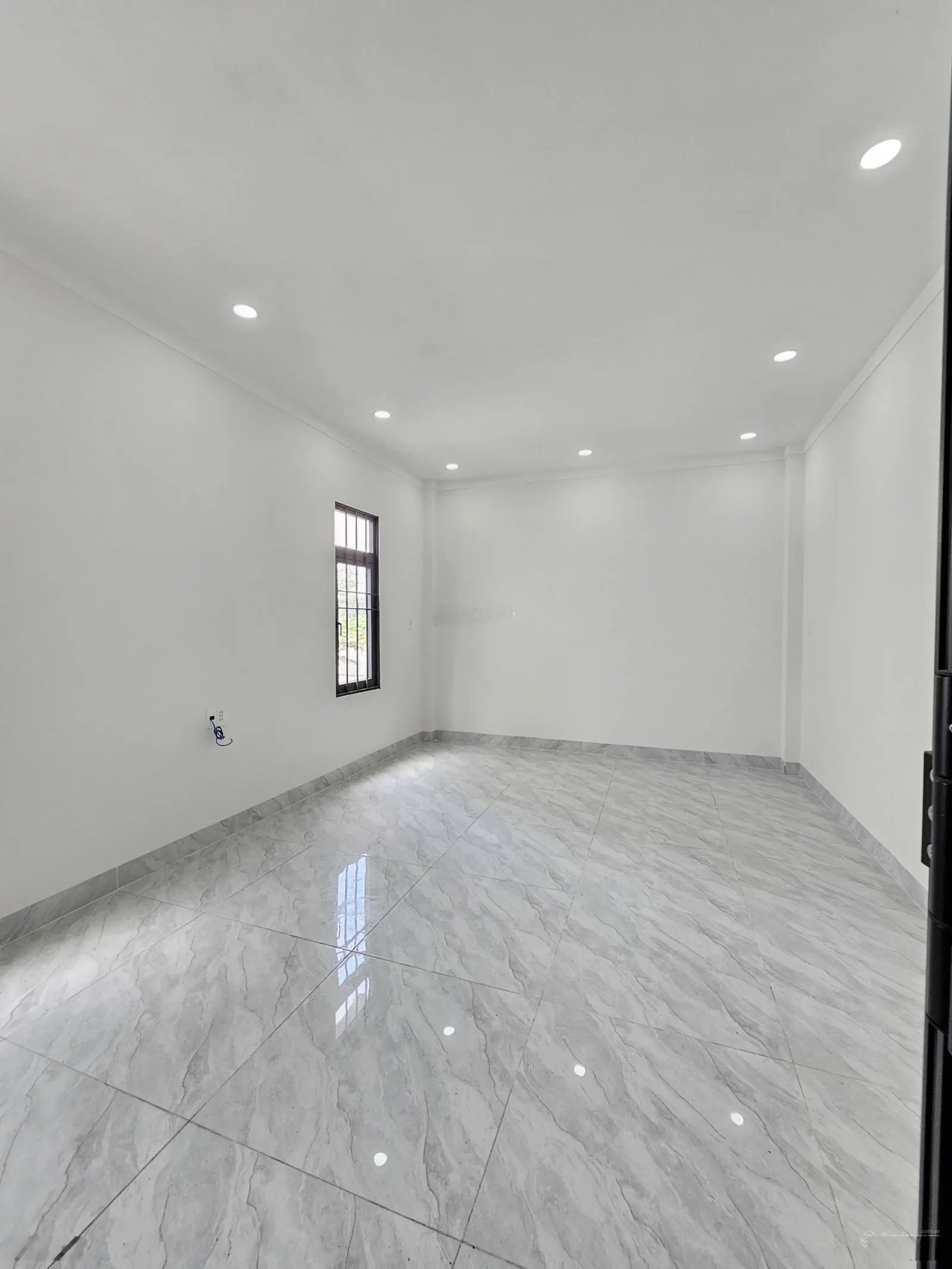 3 tỷ 950 bán nhà 2 mặt tiền 1 trệt 2 lầu KDC đẹp, P. Bình Chuẩn, TP. Thuận An