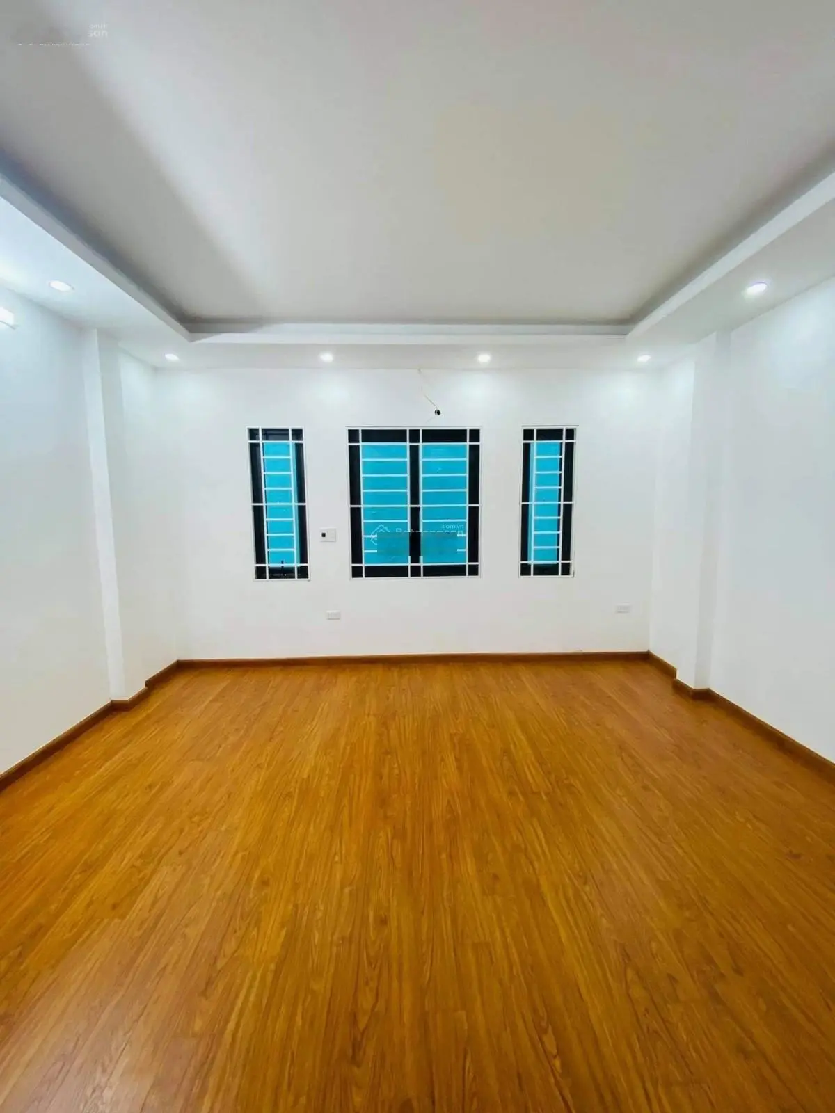 Bán gấp nhà riêng Thịnh Quang 40m 5Tg MT 4,0m chỉ 7,8 tỷl ô góc full nội thất ôtô đỗ cửa.