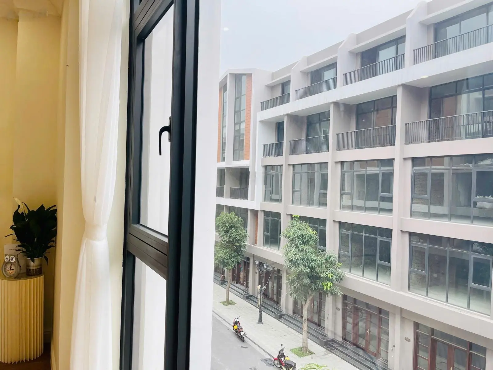Chính chủ cắt lỗ liền kề 54m - Đã hoàn thiện 3 tâng - có cam kết tiền thuê 18% - Trung tâm dự án