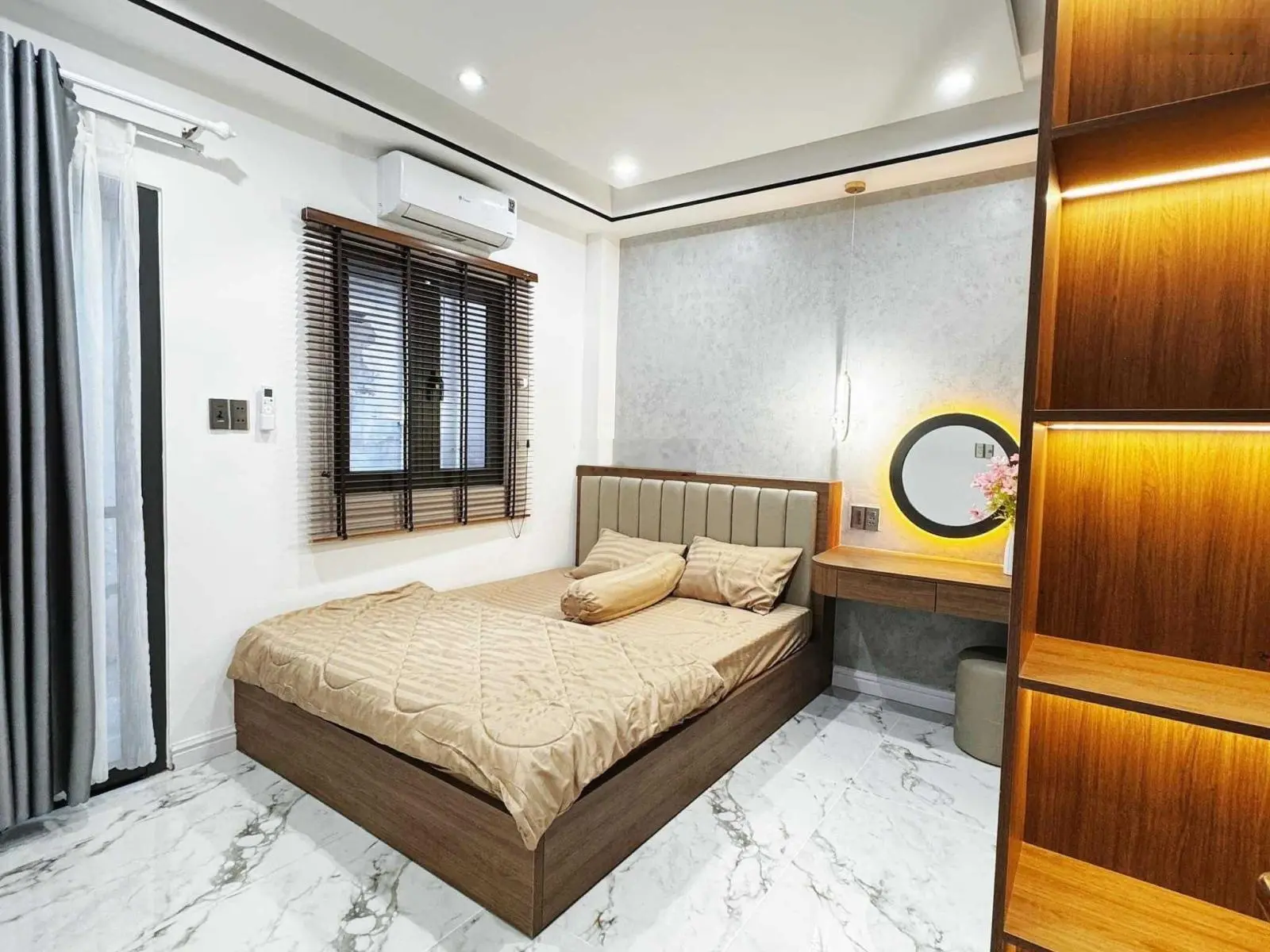 Bán nhà 3 tầng mái đúc sàn đúc 4PN, 3Wc, phòng thờ phòng khách đất 5X19m 95m2 đường Đoàn Khuê