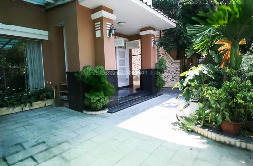 Bán biệt thự Ciputra, 230m2, mặt đường đôi, hướng Tây Nam.