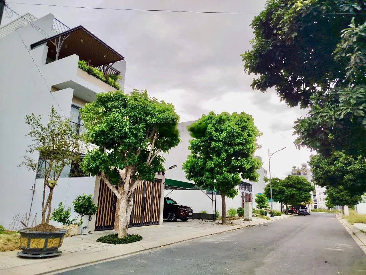 Bán lô đường thông , lô sạch đẹp hướng đông mát mẻ chỉ 2tỷ9 bao ép cọc , alo 0379 968 *** e thư