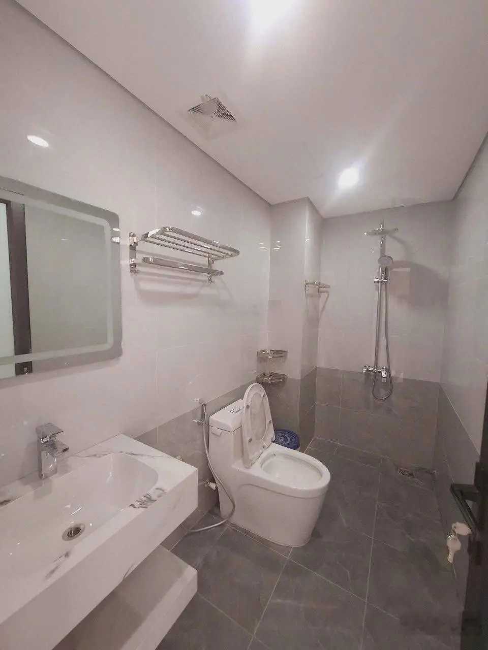 Nhà mới đường 18m - mỗ lao vị trí siêu đẹp 5 tầng thang máy - mt 6.4m