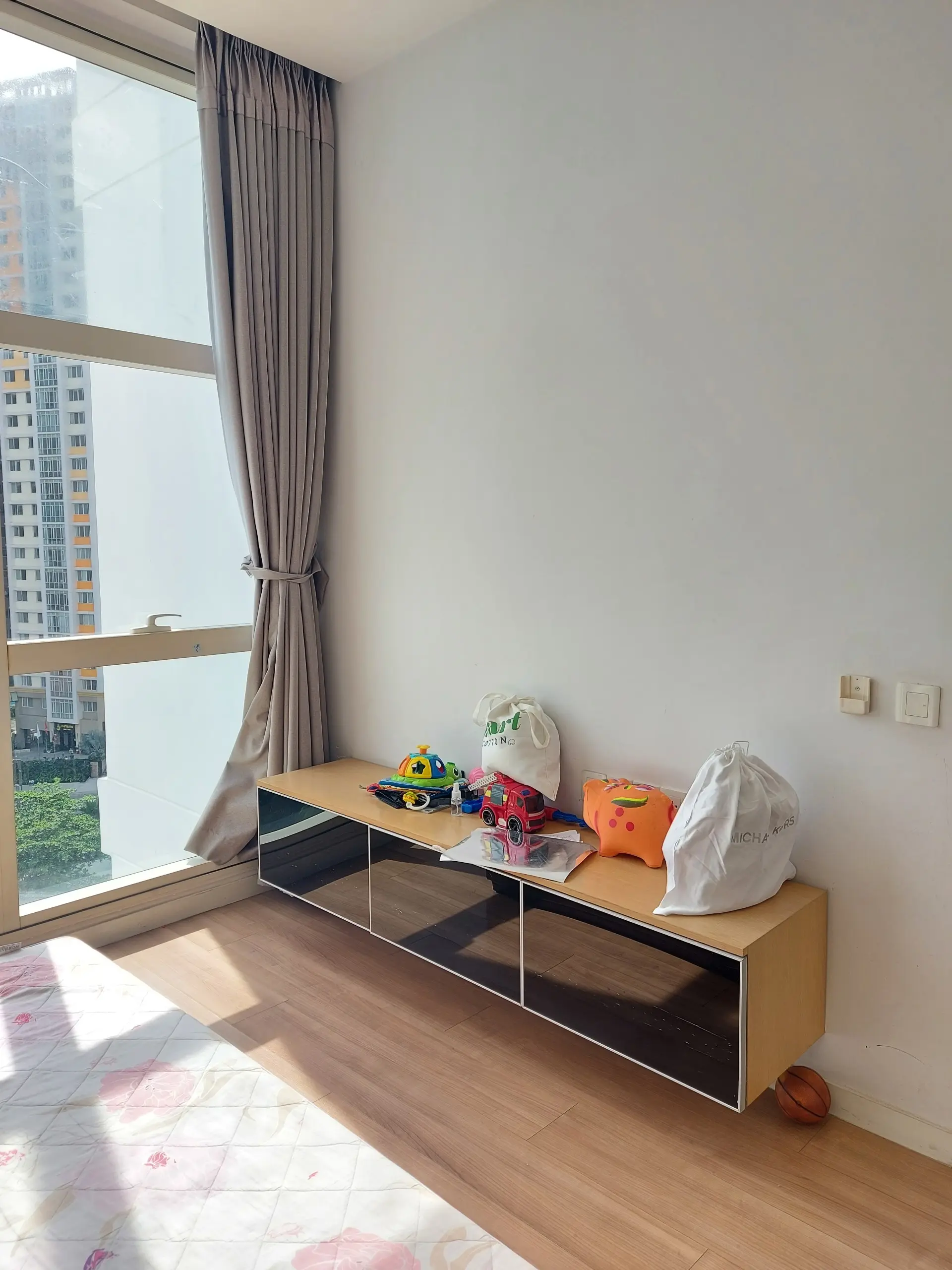 Tin chính chủ - bán gấp căn hộ the estella 2pn, ban công cực rộng, nội thất mới 100%, giá cực rẻ