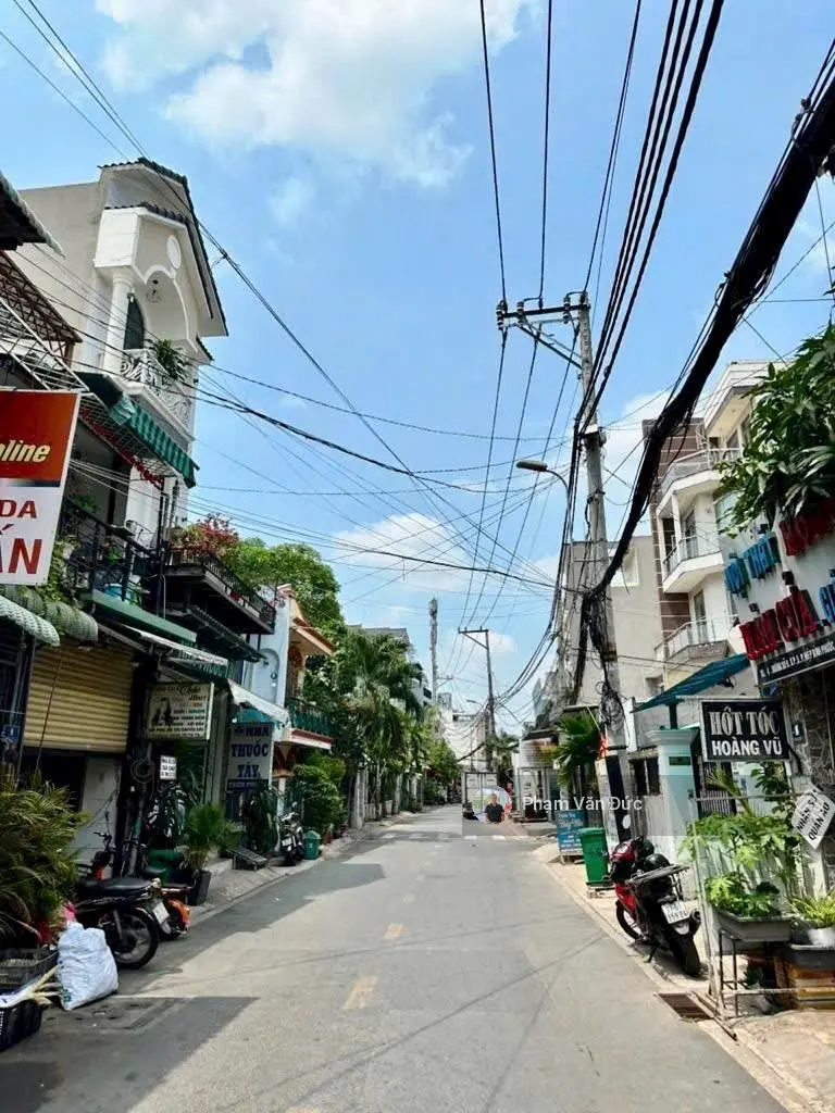 Bán nhà trệt lầu đường thông KĐT Vạn Phúc và đường Số 9. DT 240m2 (7x33m)