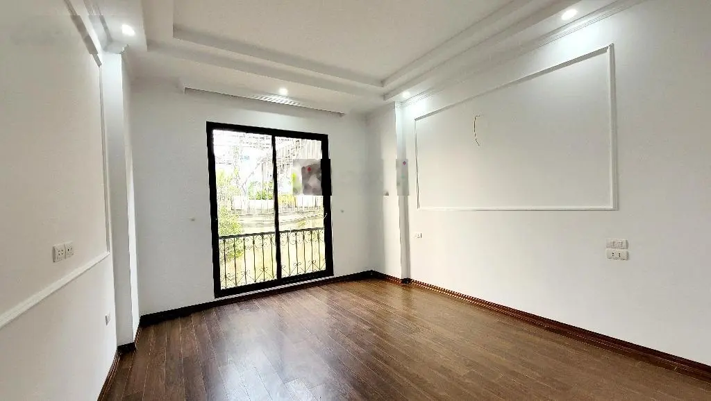 Nhà đẹp - ngọc thuỵ- gần phố - đường rộng - ngõ thông - ô tô đỗ cổng - tiện ích - ở sướng