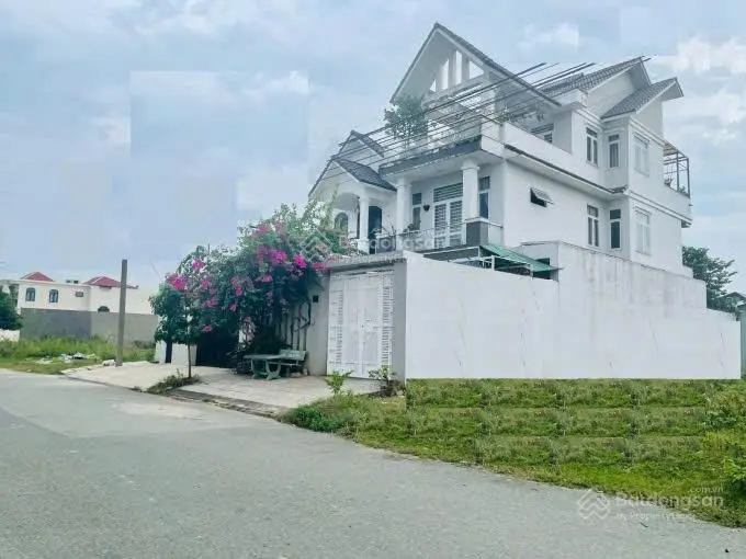 Còn khoảng 20 nền. Đối diện Global City(100-200tr/m2), cháy hàng đất nền Phú Nhuận(55tr/m2).