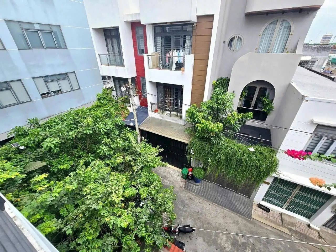 Nhà Mới : Đường 19 sau lưng siêu thị , khu bên sông , p. Hiệp Bình Chánh, Q. Thủ Đức