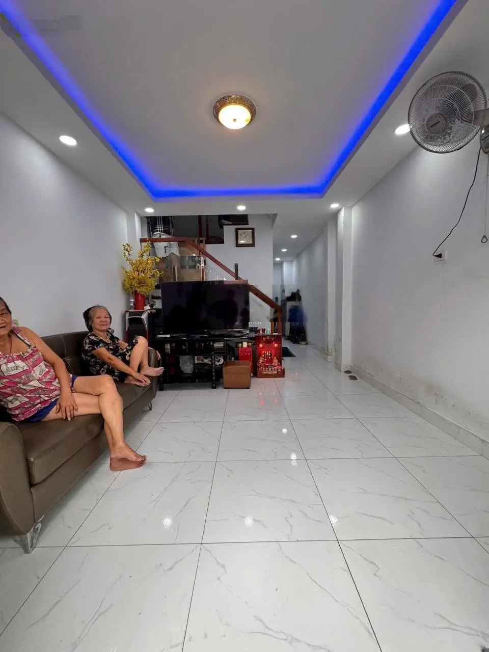 Nhà đẹp 4 phòng ngủ 3WC hẻm thông 6m ngay chợ Lê Đình Cẩn