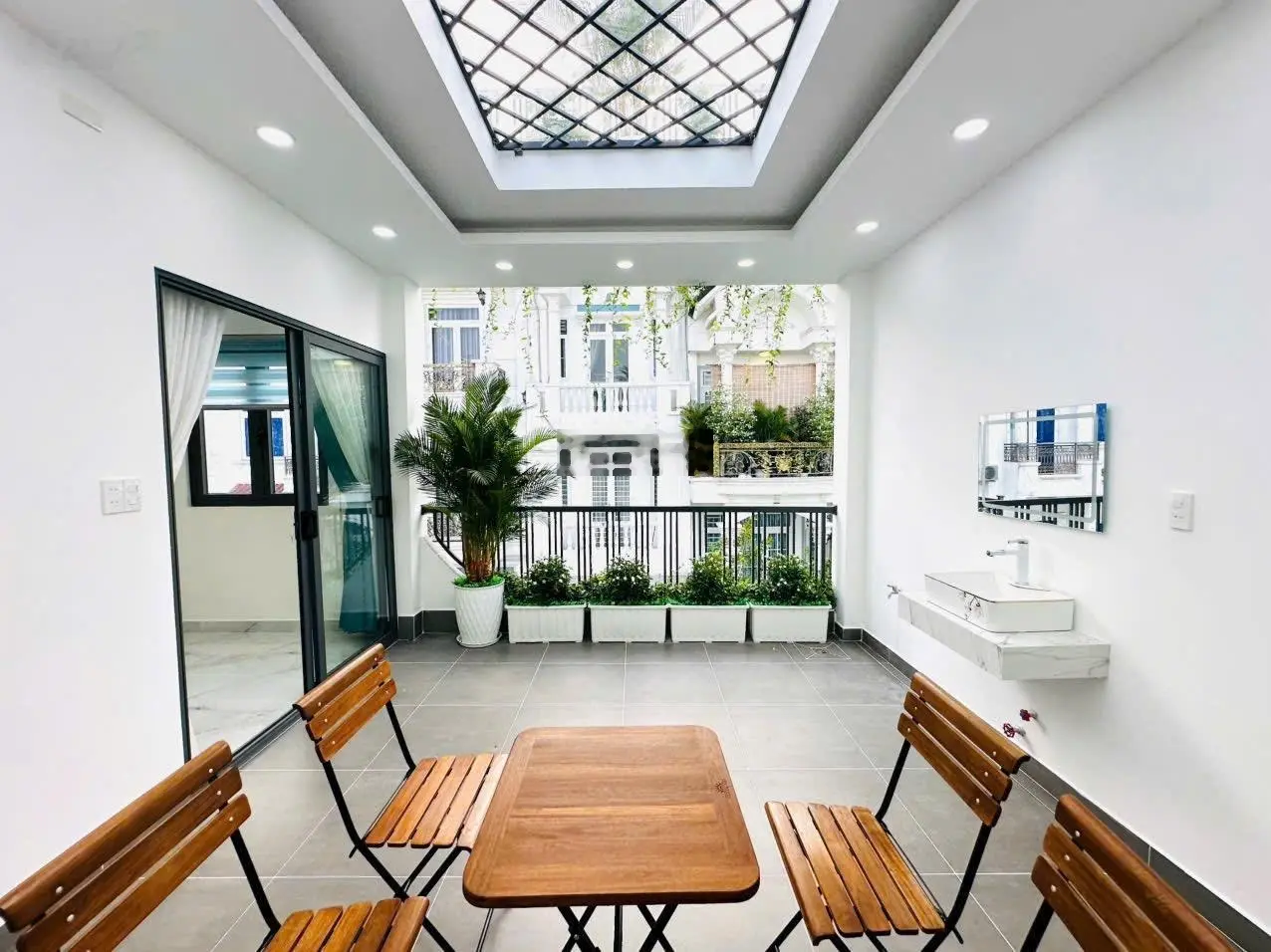 Bán Nhà 10m x 5m. Xây mới 3 lầu hẻm 10m chỉ sau nhà mặt tiền đường Liên Khu 2-5 P.Hiệp Thành