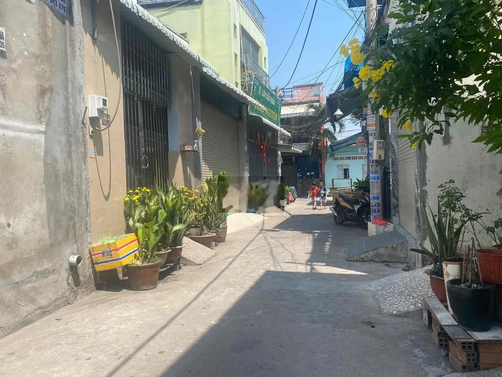 Nhà sổ riêng 1 trệt 1 lầu ngang 5mx9m ngay bến xe bus HT