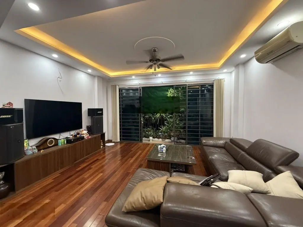 Nhà Mặt Phố Hoàng Hoa Thám, Khu Phố Cổ KD Sầm Uất, 80m2x4T, Rộng 5m. Giá 17.4tỷ