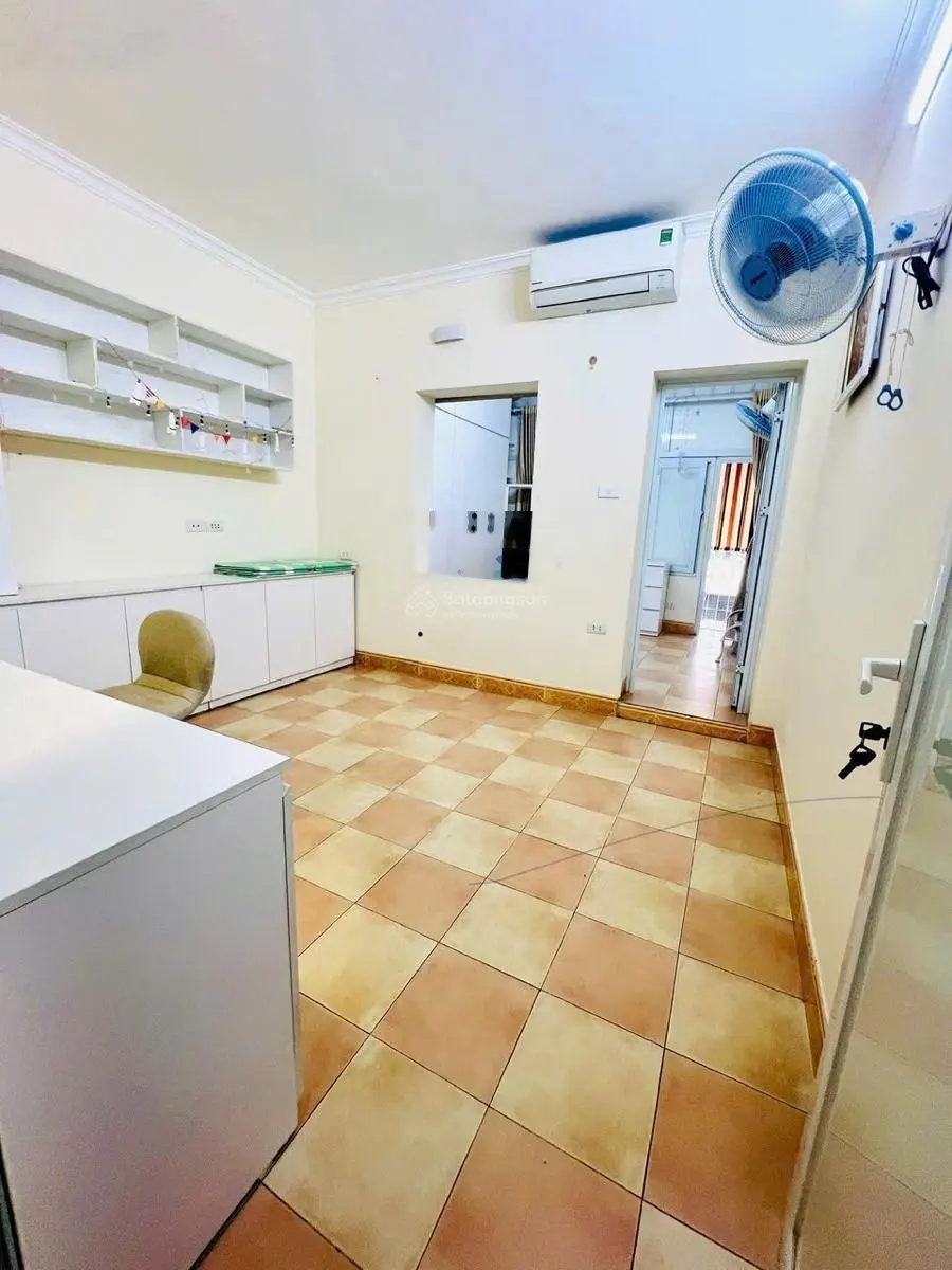Chính chủ bán tập thể Hoàng Ngọc Phách, trung tâm Đống Đa 75m, tầng 4 full nội thất 3tỷ480tr