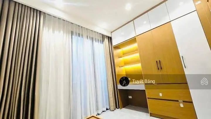 Chủ cần ra gấp trong tuần Đ.Cửu Long,P.2,Q.Tân Bình.Giá chỉ nhỉn 3 tỷ.Liền kề sân bay Tân Sơn Nhất