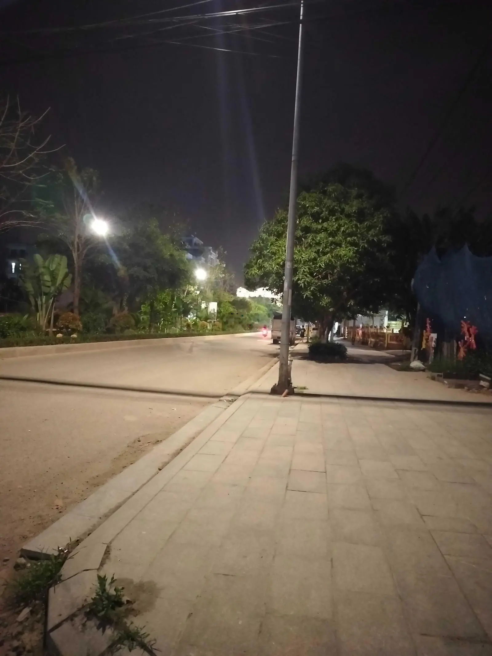 Bán nhà mặt đường quốc lộ 32 gần khu đô thị Tân Tây Đô. DT:120m2 sổ đỏ 60m2 Giá 9.tỷ. LH 0916 181 ***