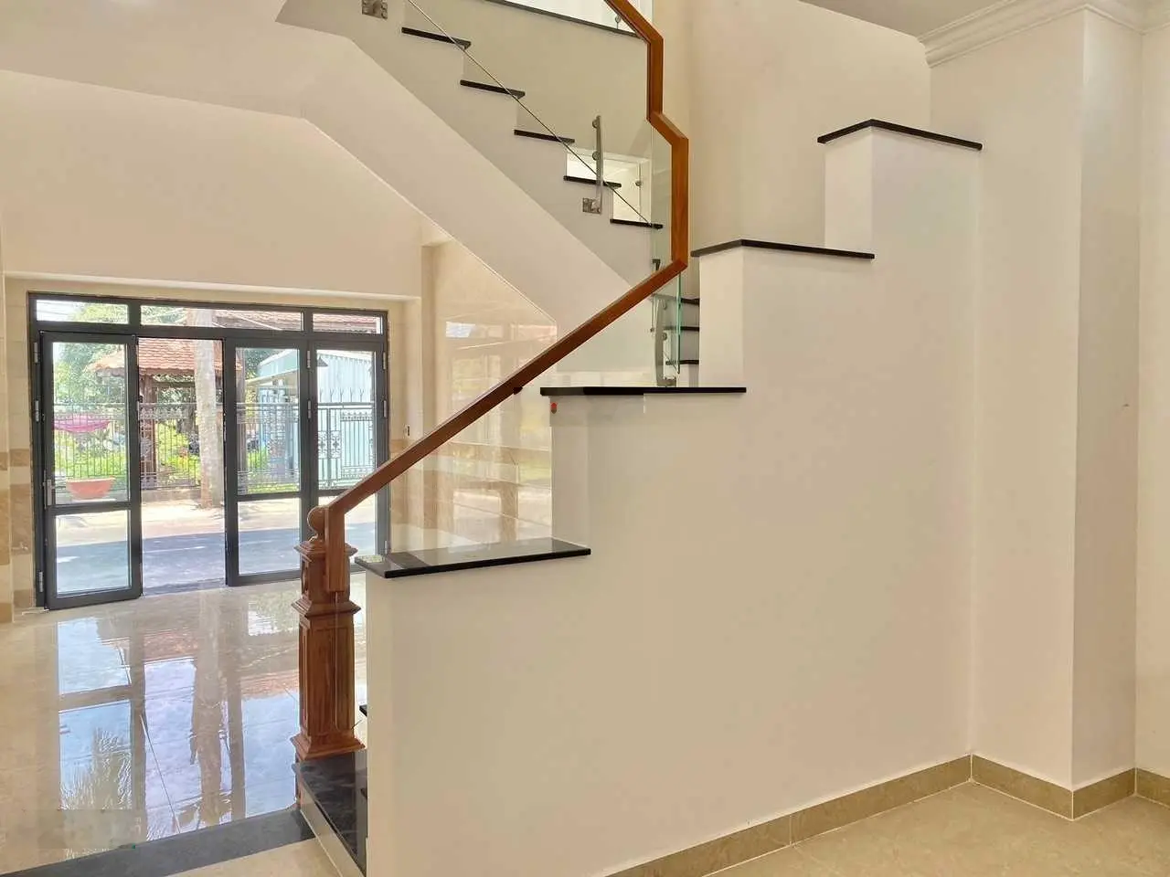 Nhà đẹp 3lầu ven sông Sài Gòn nở hậu 4,8x15m, giá từ 7,6 tỷ (SHR - đường 8m)