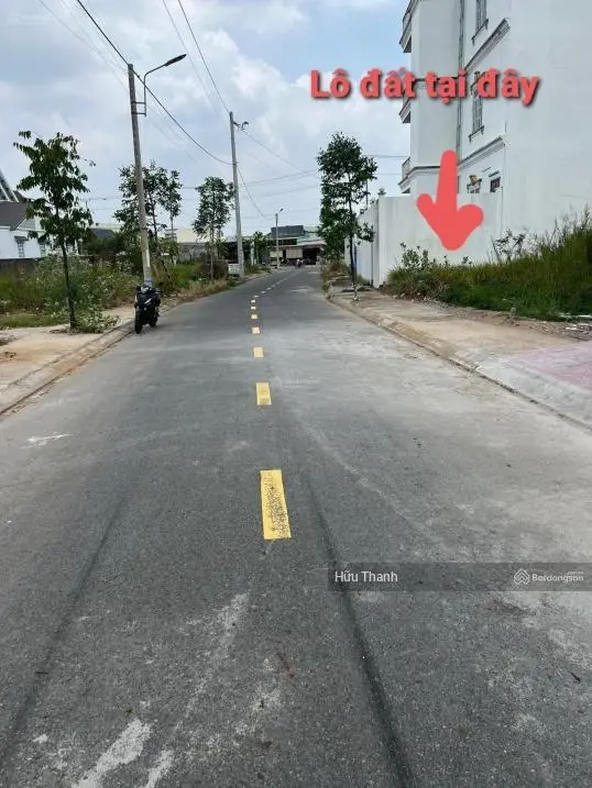 Bán lô đất đẹp 180m2/420tr. MT đường Nguyễn Văn Trung, P8, Bến Tre. Cách CoopMart Bến Tre chỉ 2km