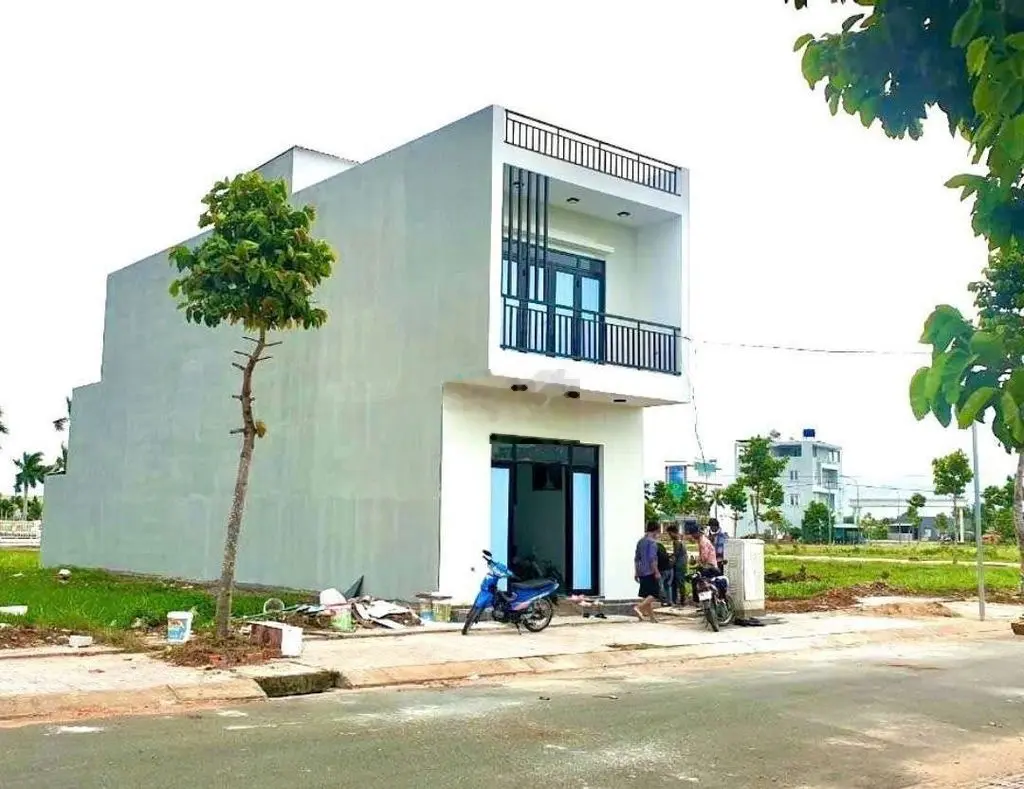 Cần bán gấp lô Đất ngay ngân hàng Saccombank đường Hương Lộ 6