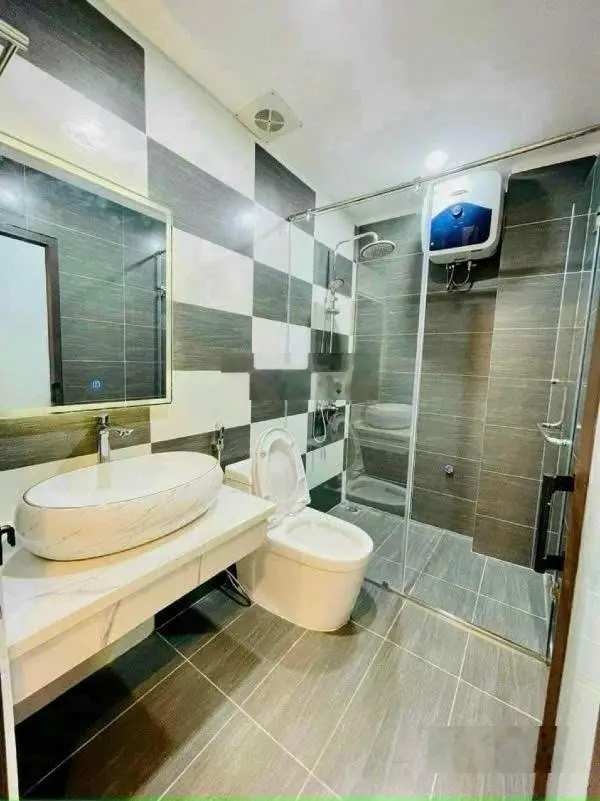 NHÀ XÂY MỚI ĐỘC LẬP, Ô TÔ QUA NHÀ. Ô TÔ TRÁNH CÁCH NHÀ 50M. CÁCH LINH ĐÀM 500M THANH TRÌ