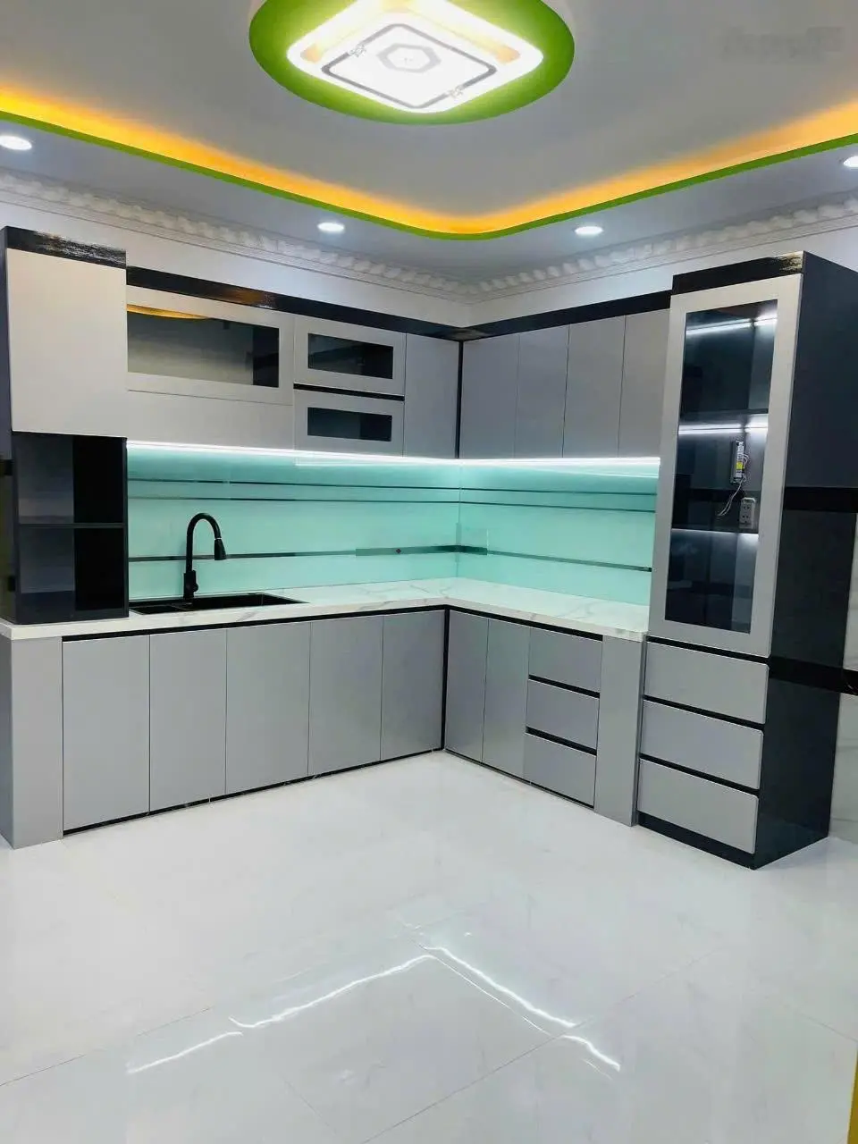 Bán nhà 3 lầu mới xây giá rẻ chưa ở, tại thành phố Thuận An, Bình Dương bán gấp trong tháng 12