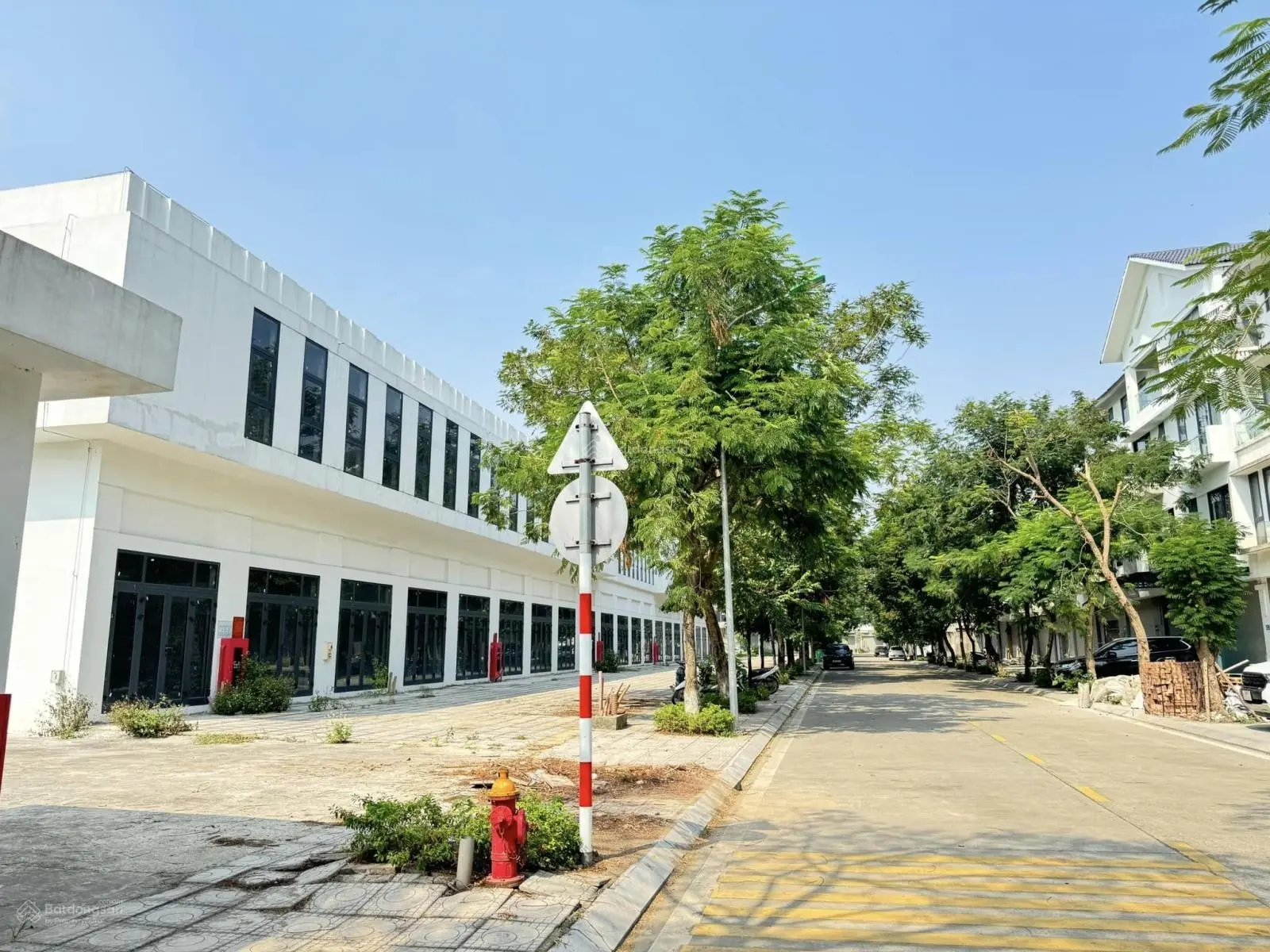 Bán nhà giá sốc cho lô góc Geleximco Lê Trọng Tấn, 98m, MT 5m, 4 tầng, đối diện chợ, giá 19.3 tỷ