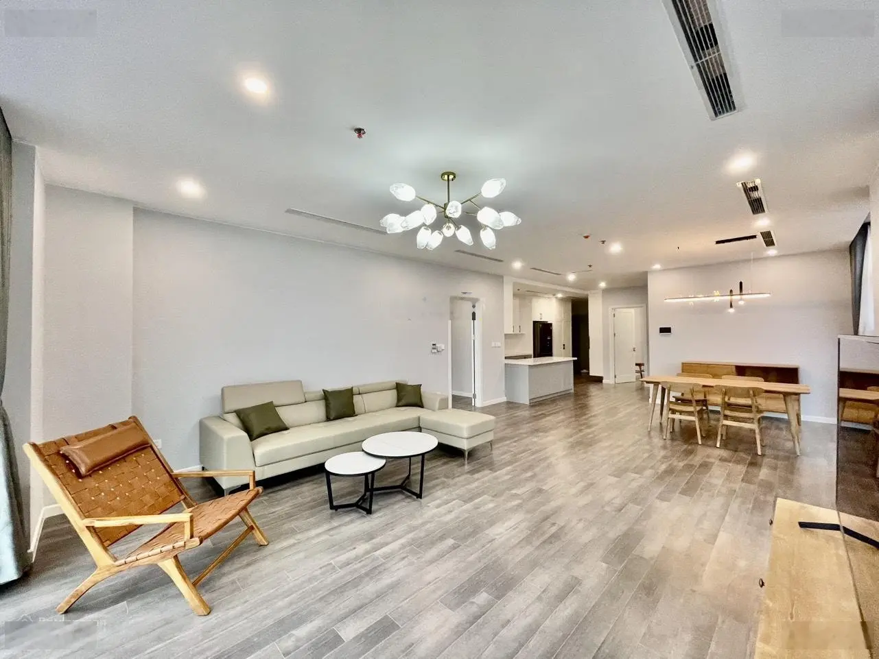 Chuyển nhượng căn hộ DT 92m2 thiết kế 3 ngủ toà The Nine- 9 Phạm Văn Đồng, sổ đỏ, full đồ bàn giao.