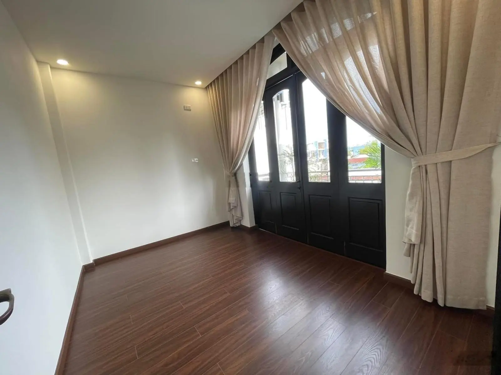 Bán nhà mới thiết kế tân cổ điển, hẻm ô tô Lê Hồng Phong Phường Phước Hải / trung tâm TP alo em