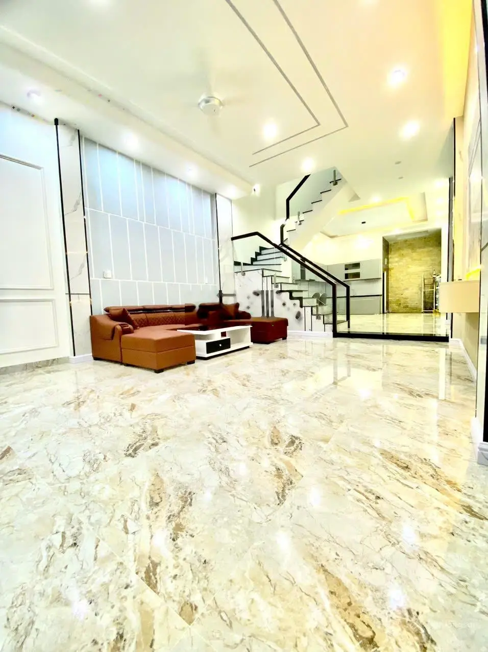 Nhà 1 trệt 2 lầu và 1 sân thượng giá Tốt dành cho bạn. Tặng Cho Bạn 2 Chỉ Vàng 9999 Ở Cho HỒNG PHÁT