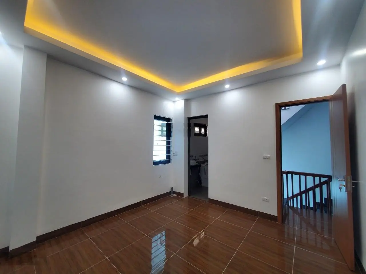 Gấp gấp nhà phố Vũ Ngọc Phan 50m 5 tầng MT4m chỉ 14,9 tỷ lô góc ô tô KD
