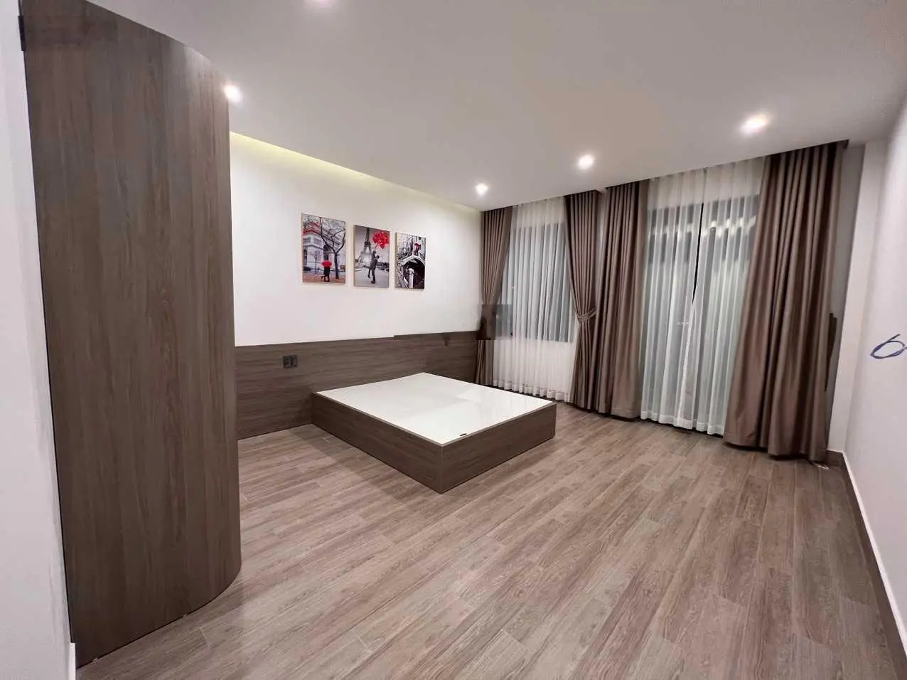 Nhà mới view đẹp góc 2MT KQH Trần Anh Tông 4,5x16m vuông vức 4 tầng cách Hồ Xuân Hương 1km