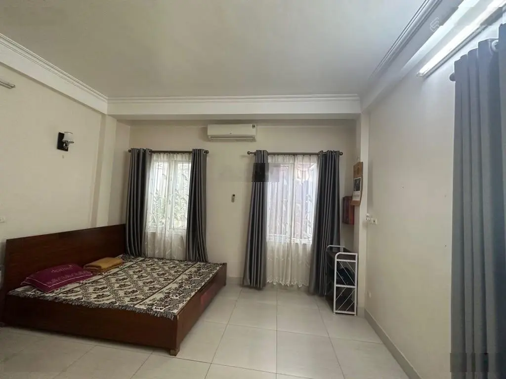 Bán nhà phố Thạch Cầu, Long Biên - DT 180m2 x 3 tầng, MT 15m, giá 9.2 tỷ