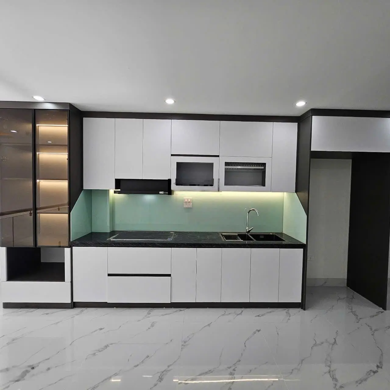 Bán nhà 46m2 6 tầng thang máy full nội thất ngõ 95 Vũ Xuân Thiều. Ngõ thông, nông cách mặt phố 20m