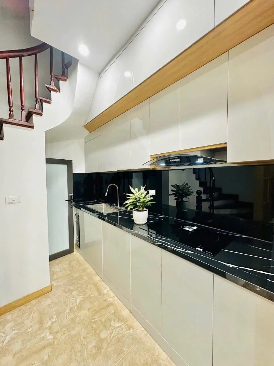8.1 tỷ - ô tô - kinh doanh - phân lô - trần hòa-trung tâm định công-0985826871