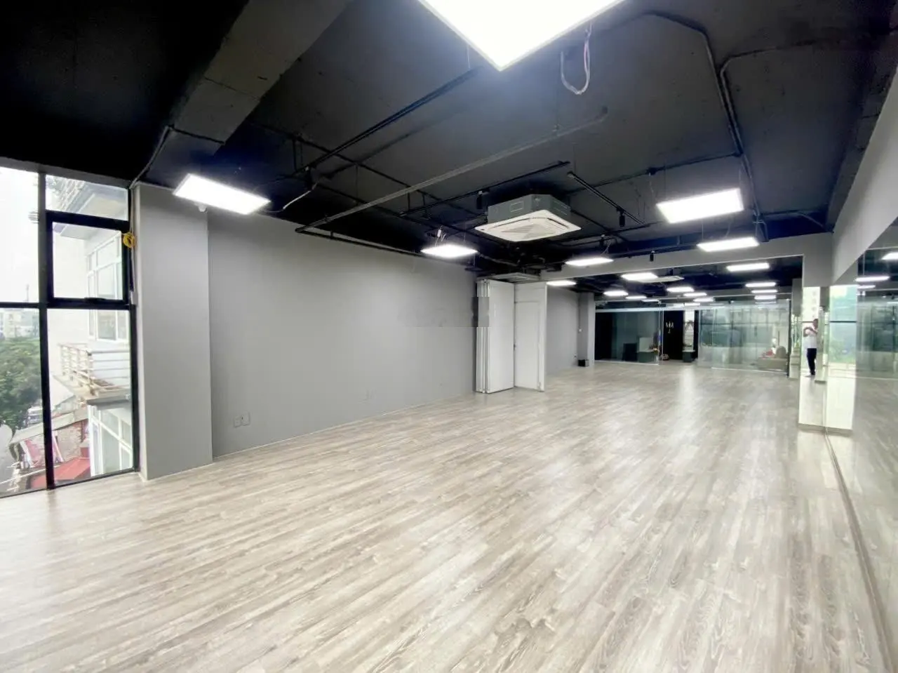 Cần bán gấp, giá đầu tư ngon, mặt phố vỉa hè 3 ô tô tránh, kinh doanh, Phú Thượng 104m2 nhỉnh 20 tỷ