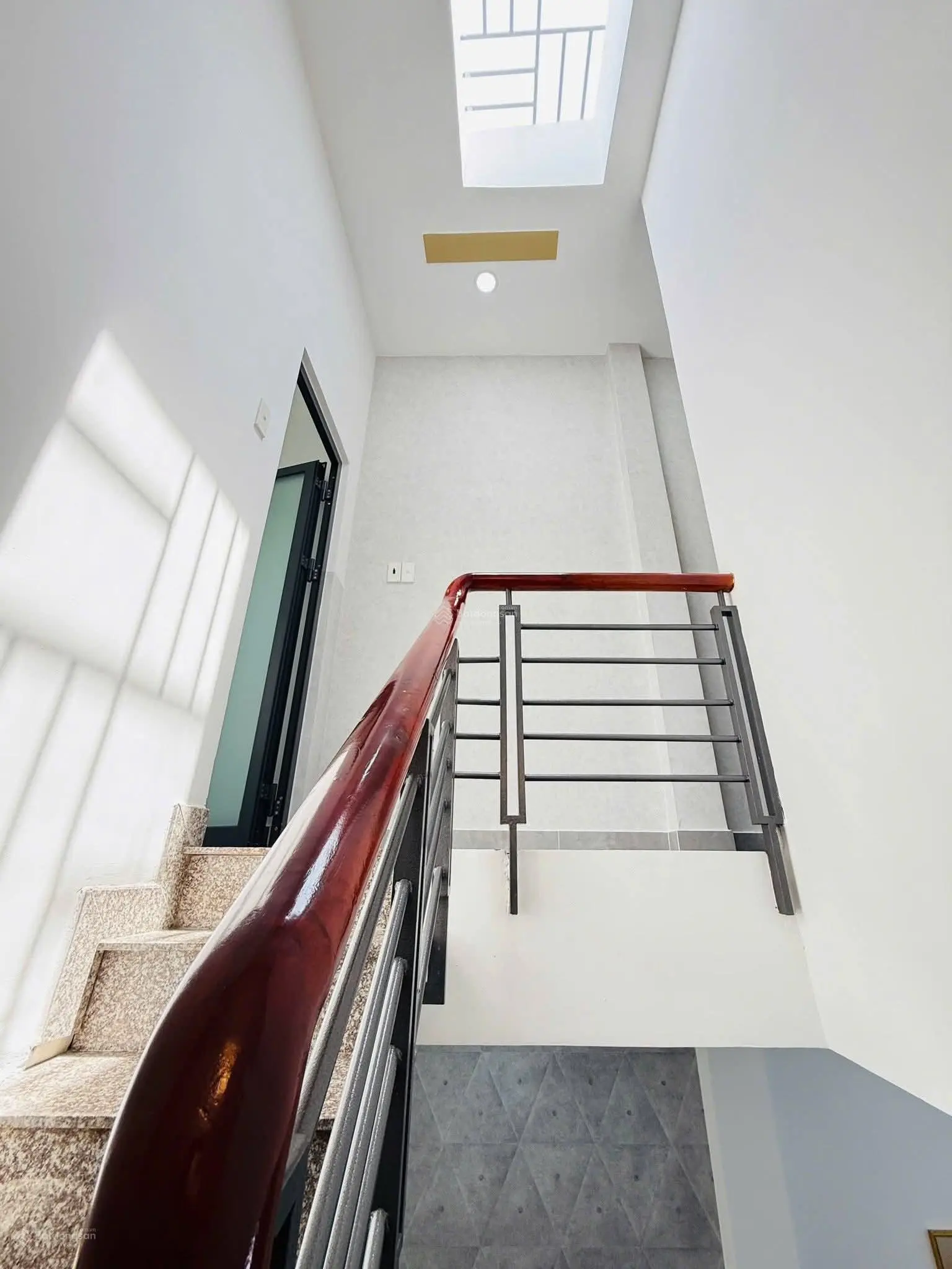 MỘT EM MINI HOUSE FULL OPTION Sát Bên Nhà Ga T3 Và Siêu Thị Emart