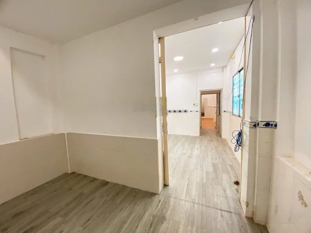 Nhà đẹp cạnh Vạn Phúc City QL13 tiềm năng phát triển vị trí đẹp giá rẻ gấp bán