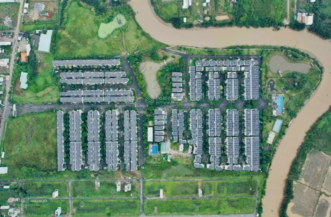 Bán biệt thự đơn lập view hồ Park Riverside, 360m2, có thang máy, 1 trệt 2 lầu, giá chỉ 35 tỷ