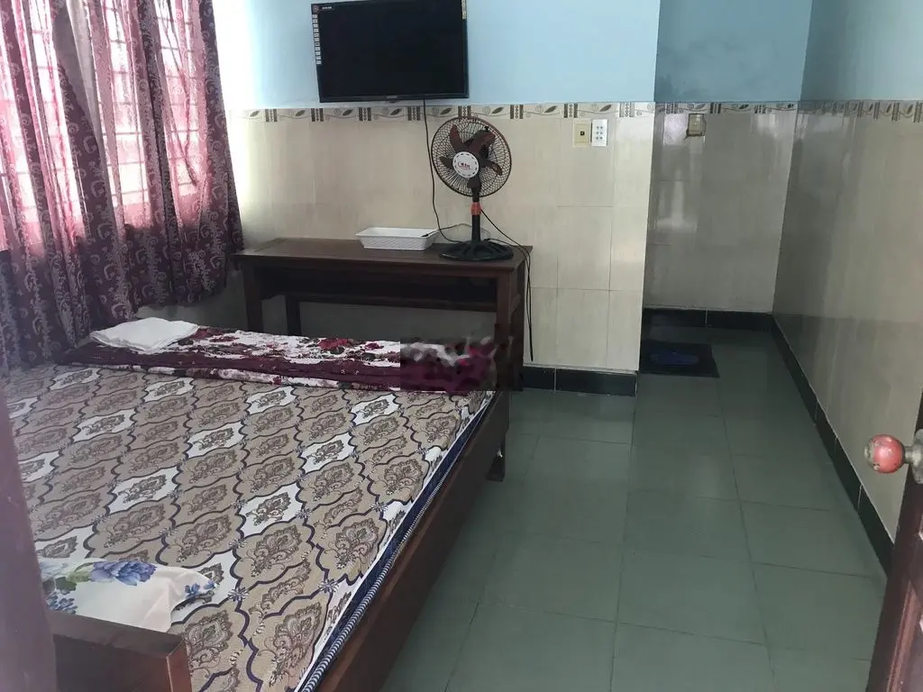 BÁN NHÀ NGHỈ 1 TRỆT 4 LẦU GẦN BIG C TÂN PHONG
