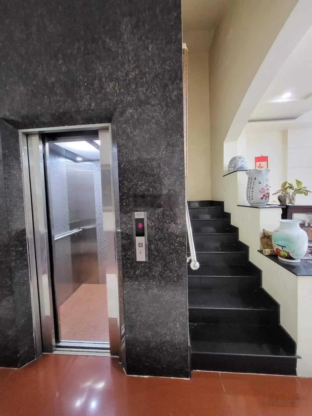 Bán gấp nhà đang cho thuê 29triệu, giá 4TỶ190/90m2, đường Lê Đức Thọ - P. 7 - Gò Vấp, có thang máy