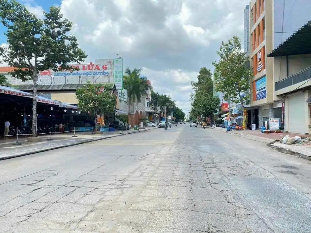 Bán lô đất 100m2 ngang 5m mặt tiền đường N2 khu TTTM Vincom Plaza kinh doanh buôn bán vip