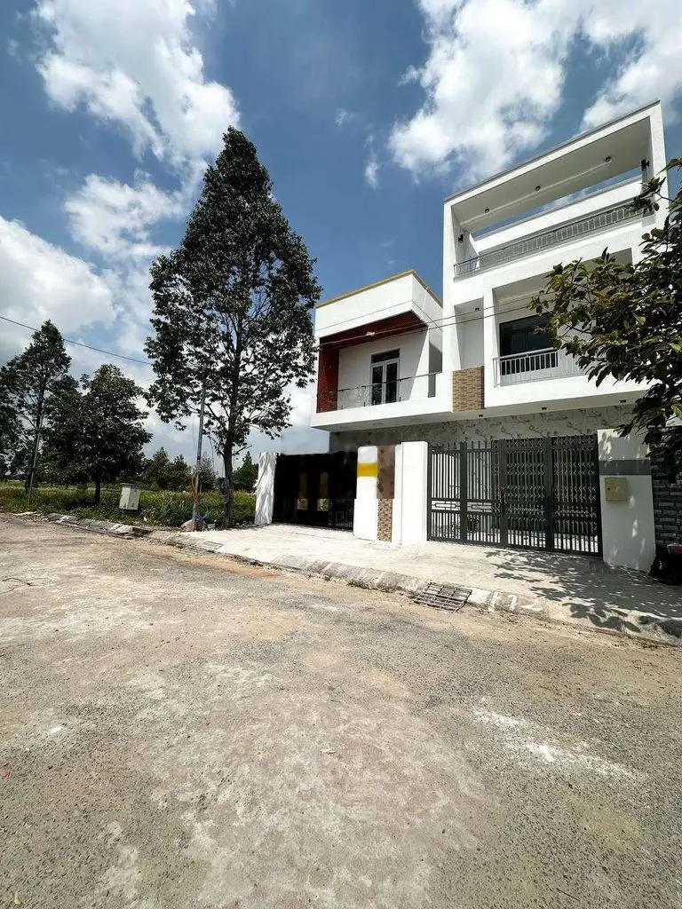 Chính chủ gửi bán lô đất mặt tiền đường Huỳnh Châu Sổ. DT: 150m2. SHR