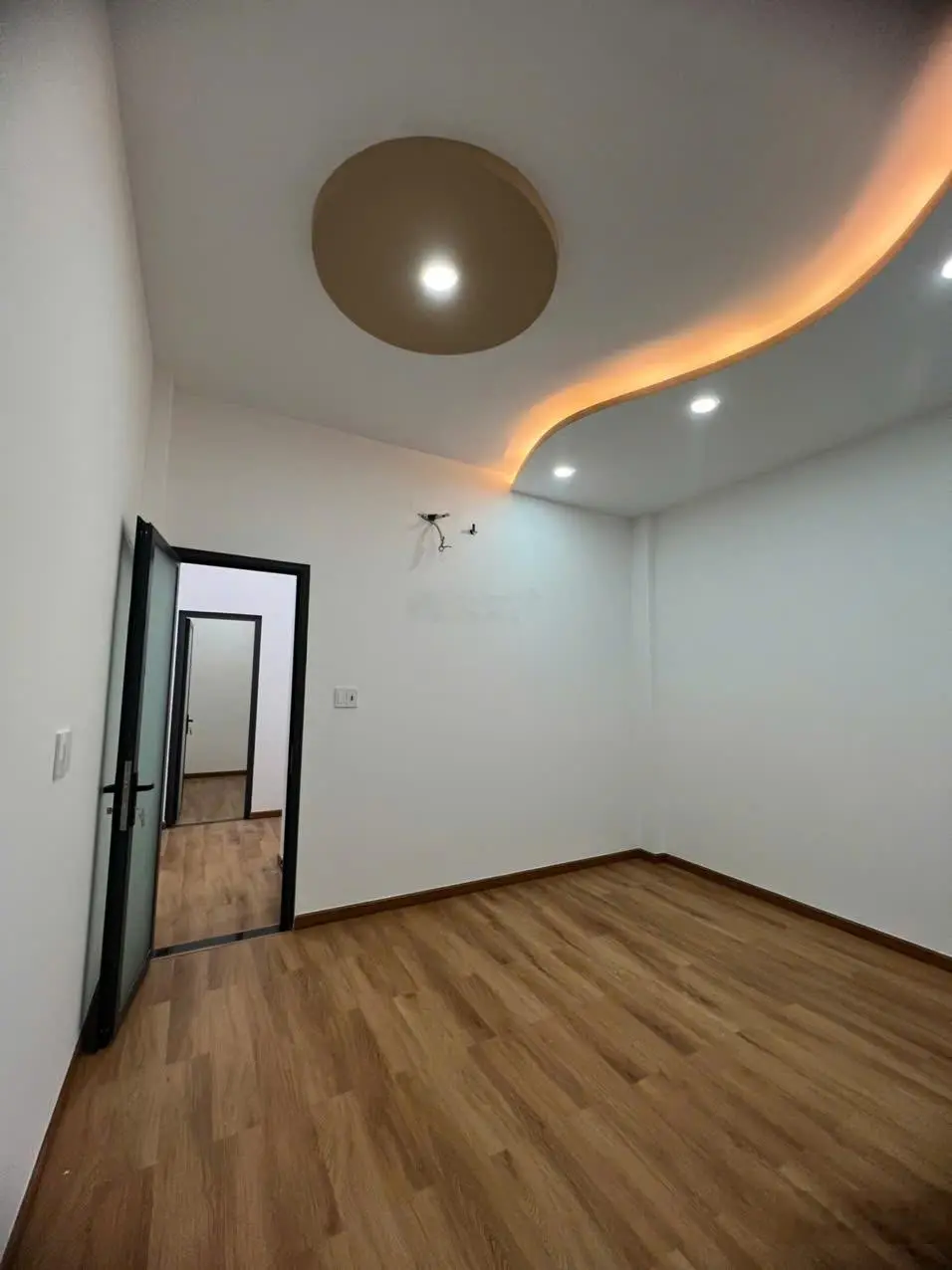 Bán nhà Đình Phong Phú, Q9. DTSD: 86.6m2, 2lầu, SHR, nở hậu, 3PN, nhà mới, nhỉnh 4 tỷ
