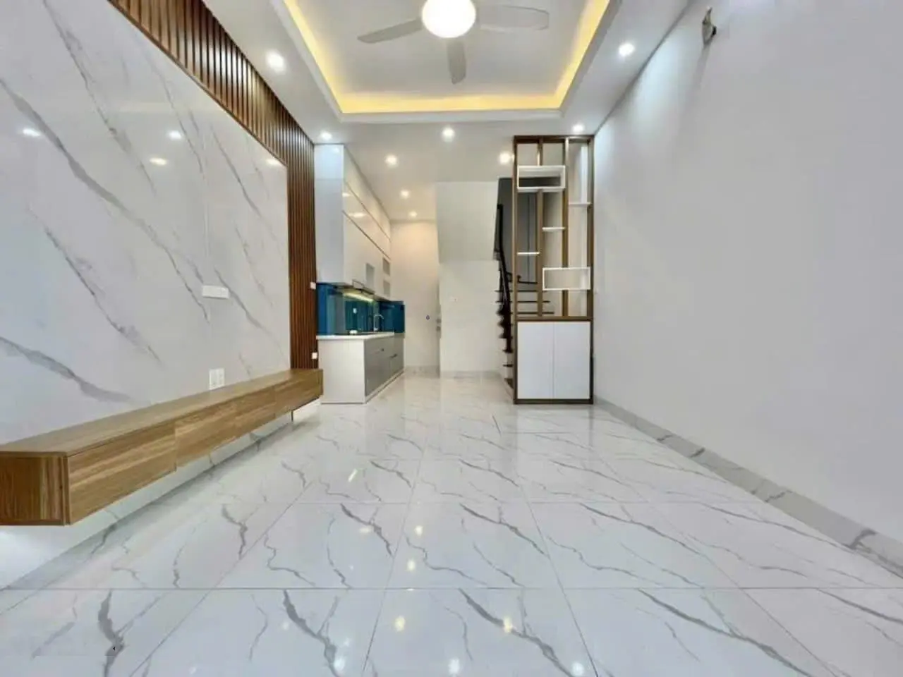 Hiếm, bán nhà đức diễn xây mới 5 tầng, ngõ nông rộng, ô tô đỗ cửa, 35m 5.8 tỷ
