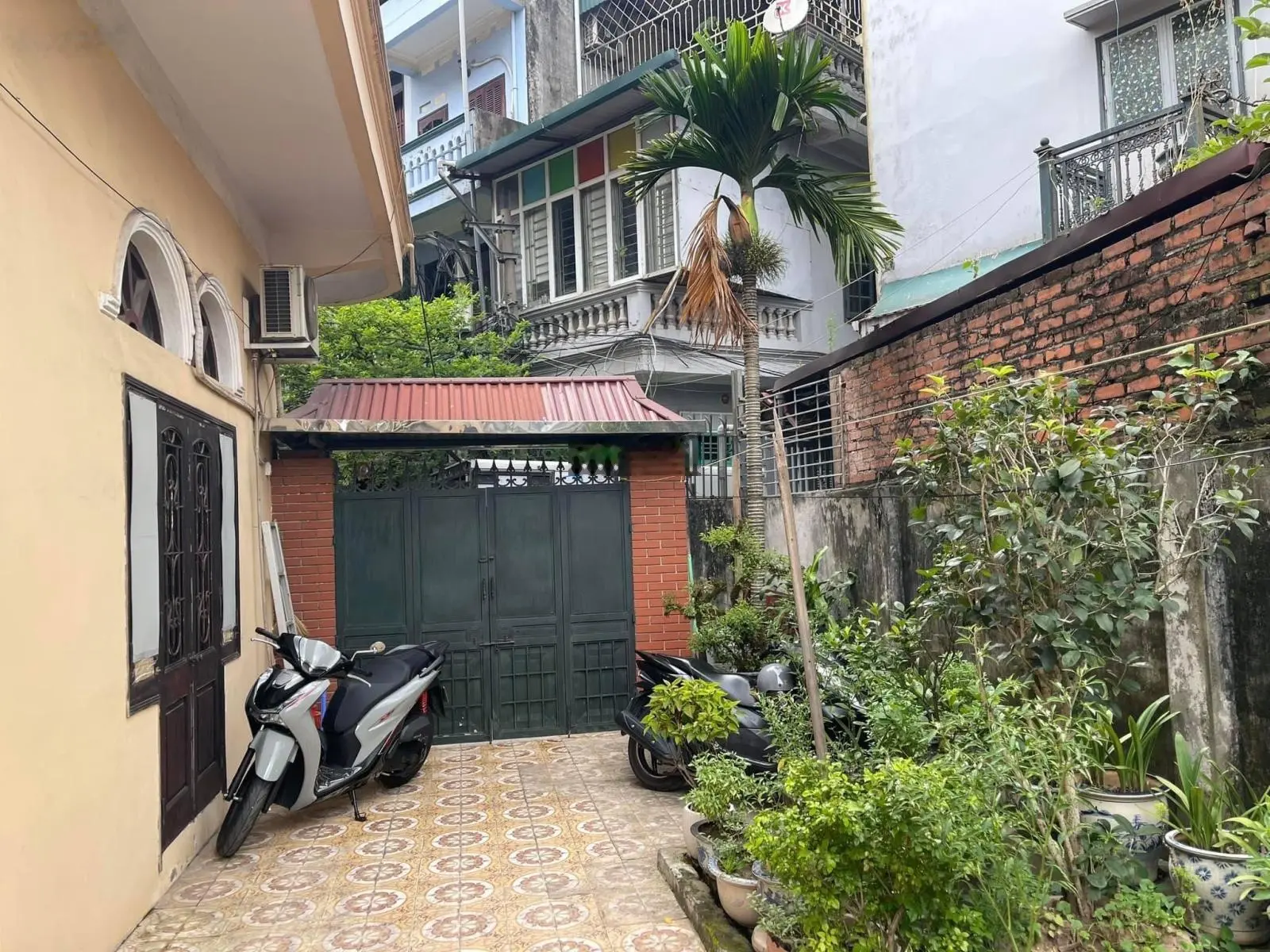 Khương Đình - Nhà 2 mặt ngõ ô tô - trong sân 3 ô tô đỗ - cách hồ Hạ Đình khoảng 50m - ở sướng