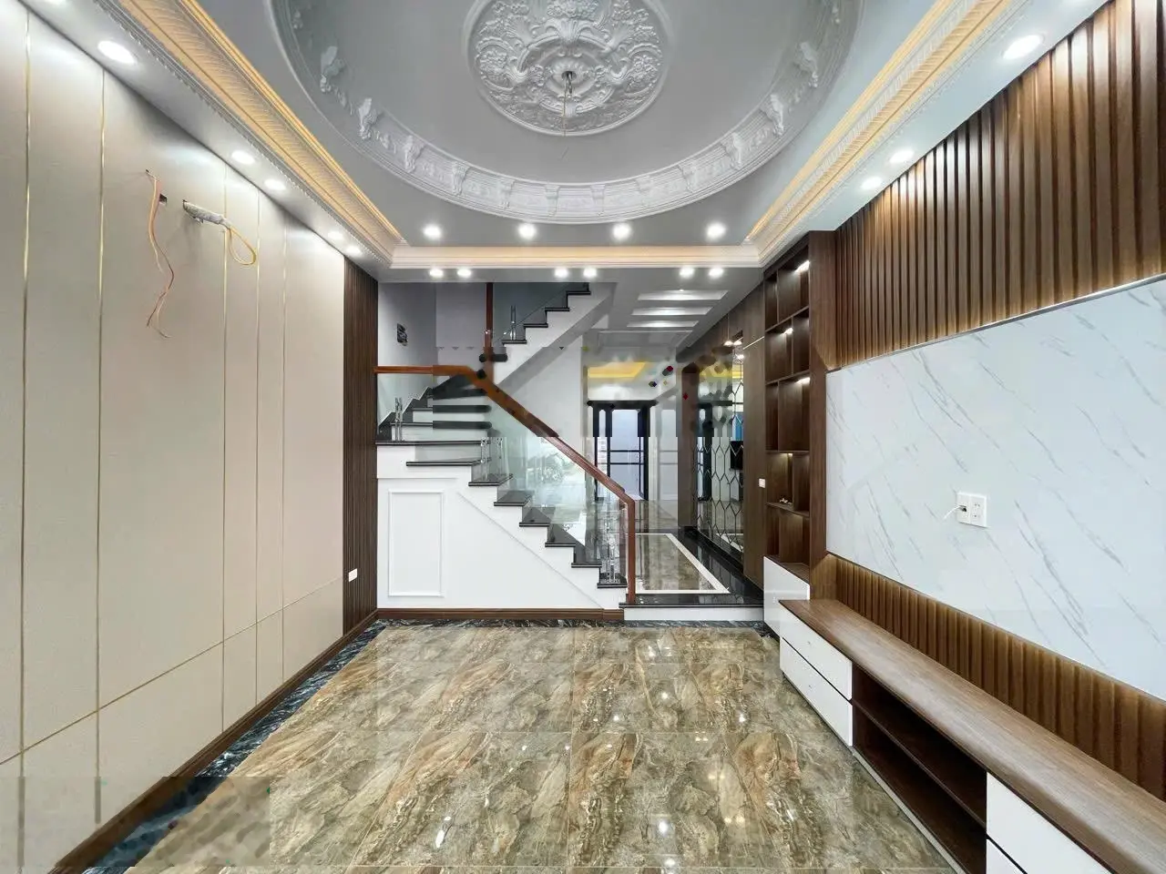 Bán nhà riêng khu Cát Bi 90m2 thang máy 4 tầng oto thoải mái