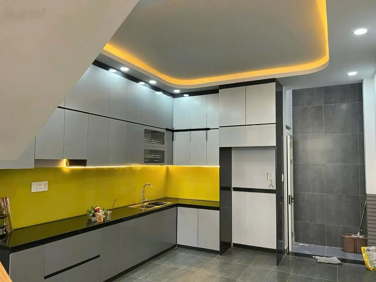 Lê văn thọ hẻm 1 trục dt (4x20m) 3 tầng xe hơi ngủ trong nhà Lh 0906389979