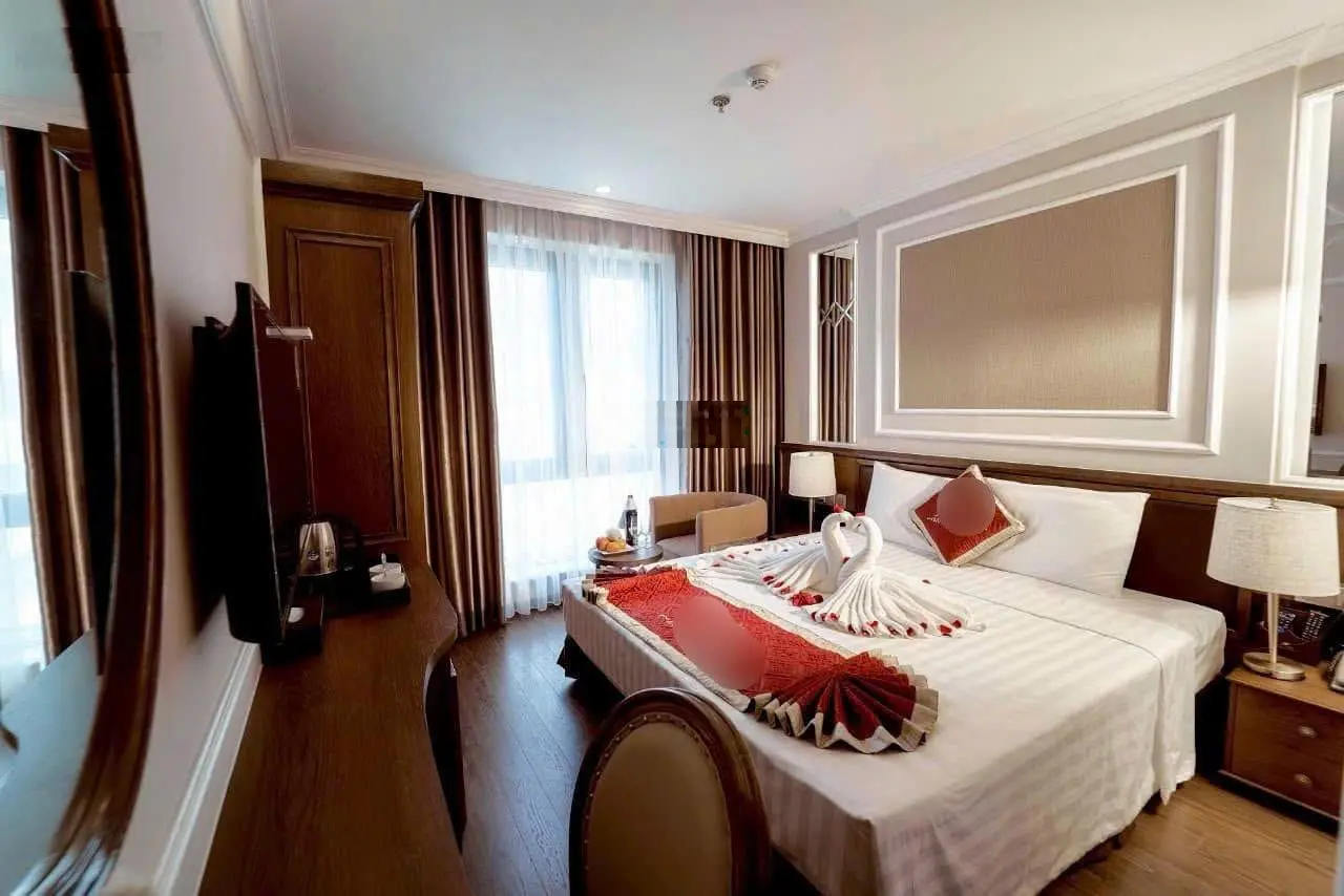 Cần bán gấp KS đang kinh doanh với 35 phòng. Nội thất xịn sò