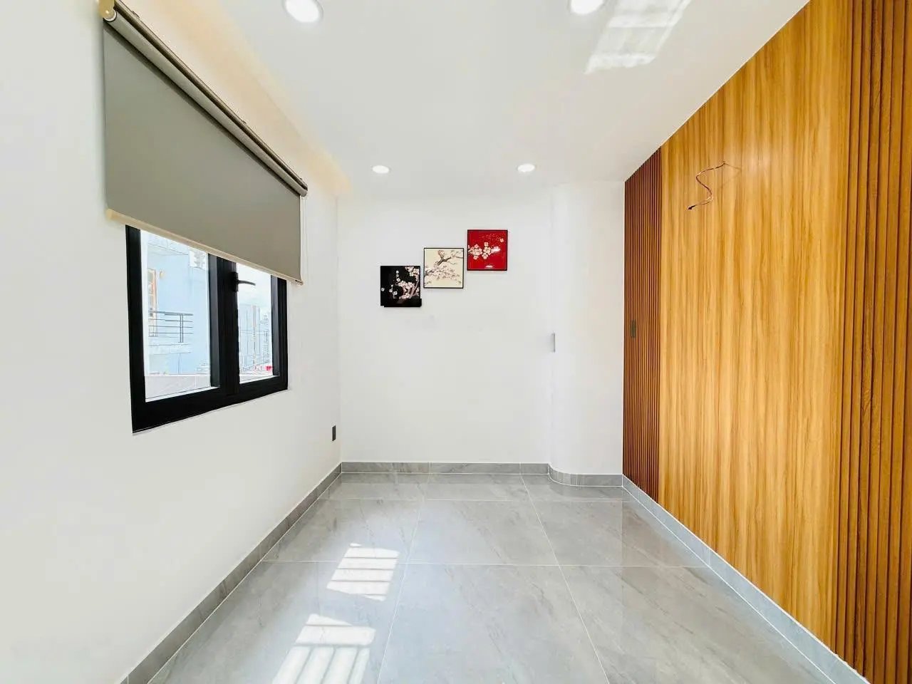 Bán nhà đẹp 1 sẹc thẳng, sát mặt tiền Đ. Nguyễn Tư Giản, 3PN, phòng thờ, 5WC, trệt lửng 2 lầu, P.12